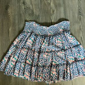 American eagle floral skirt! So cute for spring and summer. Size large